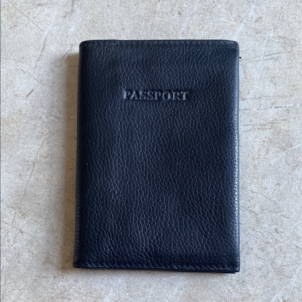 Kenneth Cole Reaction Black Leather Passport Case